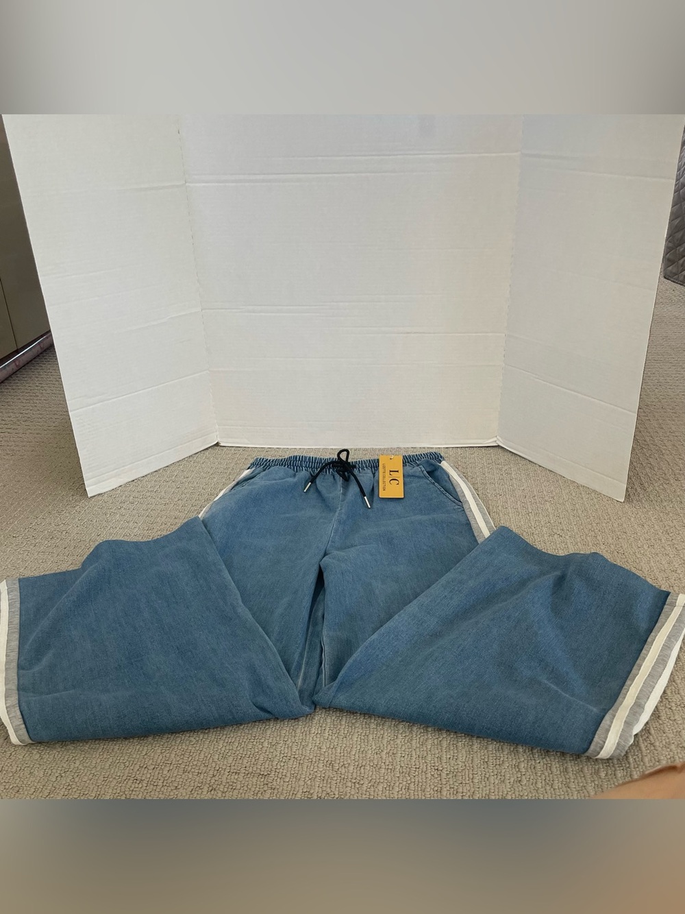 NWT women’s denim pull up jeans